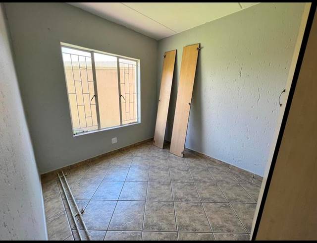 2 BEDROOM TOWNHOUSE FOR SALE IN DALPARK EXT 1